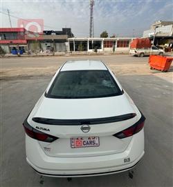 نيسان ألتيما